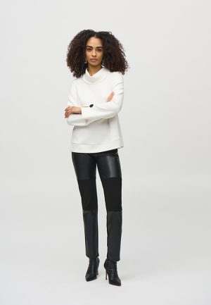 SWETER Z DRAPOWANYM DEKOLTEM BIAŁY