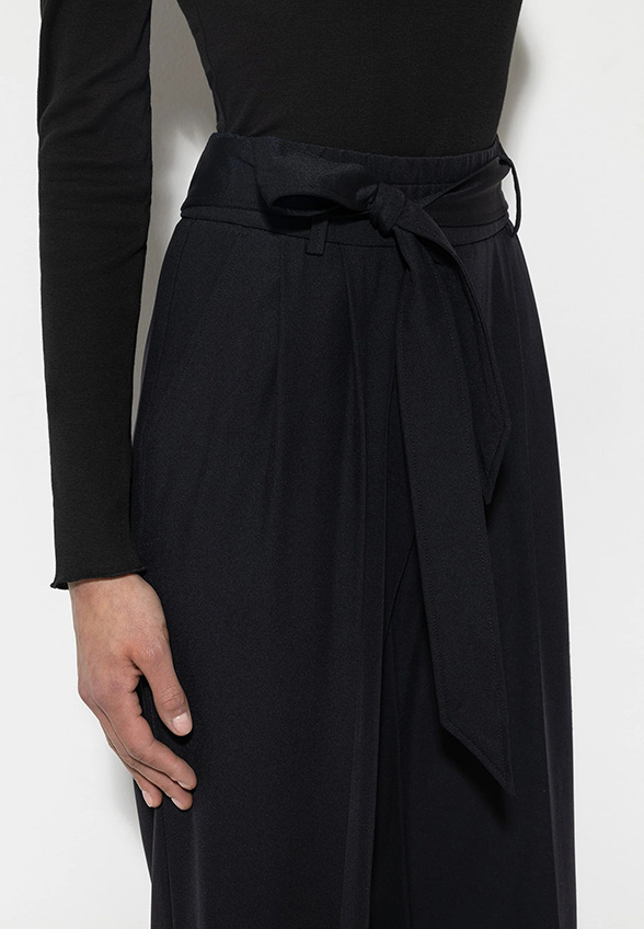 SPODNIE SOFTSHELL Z SZEROKĄ NOGAWKĄ CZARNE