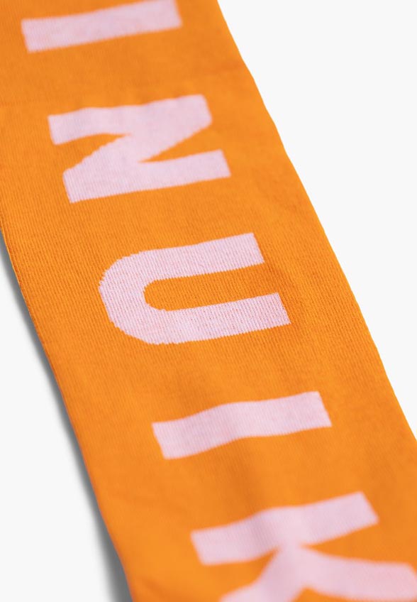 SKARPETKI Z LOGOTYPEM MARKI POMARAŃCZOWE