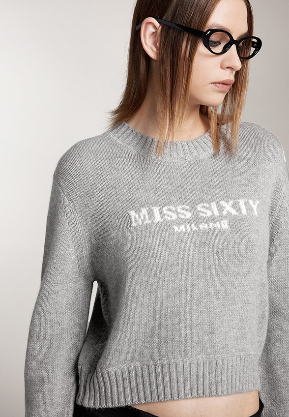 SWETER WEŁNIANO-KASZMIROWY Z ŻAKARDOWYM LOGO SZARY