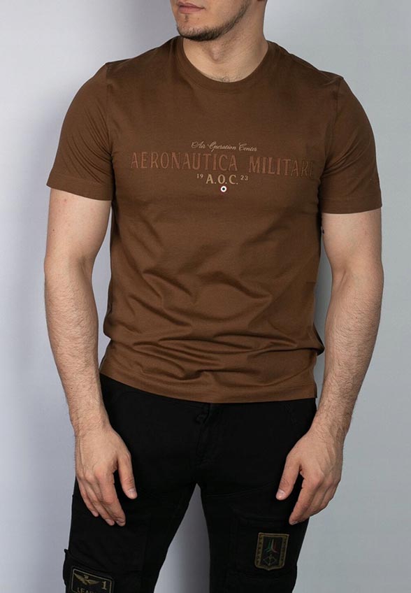 T-SHIRT Z LOGO ZE SZTUCZNEJ SKÓRY BRĄZOWY