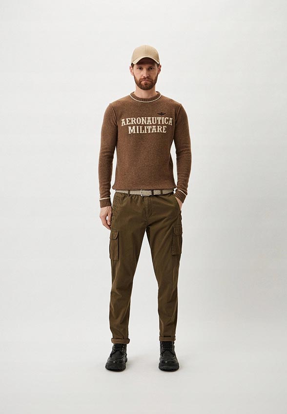 SWETER Z MARKOWYM NAPISEM BRĄZOWY
