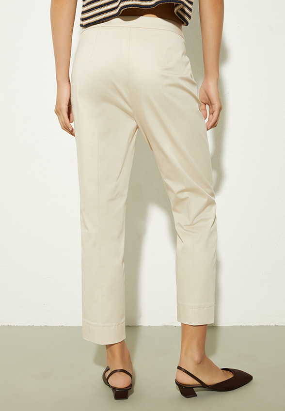 SPODNIE QUATERNA SLIM-FIT GABARDYNOWE KREMOWE