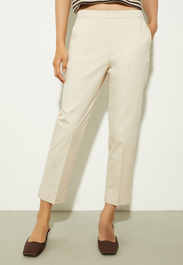 SPODNIE QUATERNA SLIM-FIT GABARDYNOWE KREMOWE