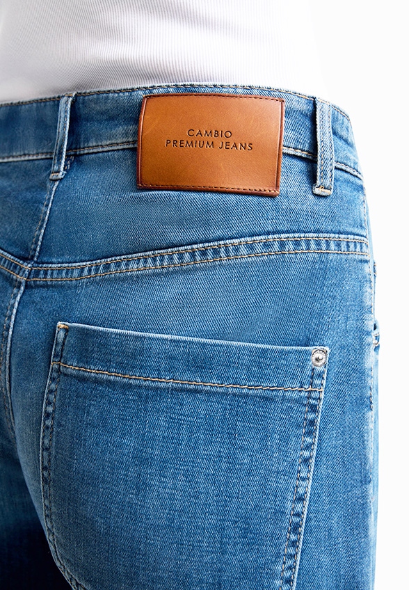 SPODNIE JEANSOWE OCEAN O-SHAPE CROPPED JASNO-NIEBIESKIE