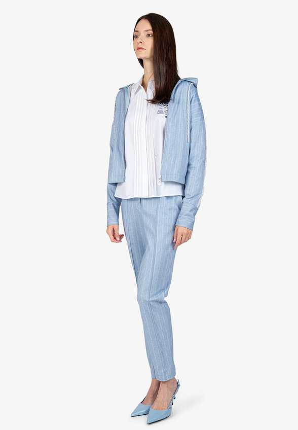 BLUZA Z KAPTUREM I WZOREM W PRĄŻKI BŁĘKITNA