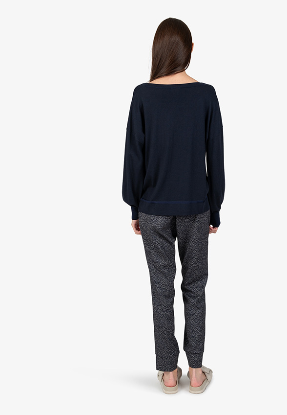 SWETER KASZMIROWY Z DEKOLTEM W V GRANATOWY