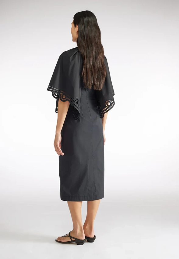 SUKIENKA MIDI Z AŻUROWYMI RĘKAWAM CZARNA