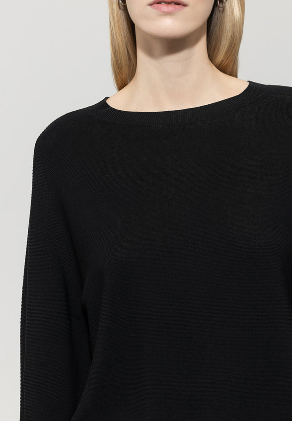 SWETER BAWEŁNIANY Z OKRĄGŁYM DEKOLTEM CZARNY