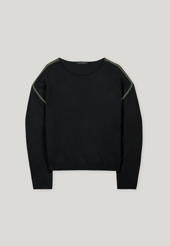 SWETER KASZMIROWY Z KONTRASTOWYMI SZWAMI CZARNY