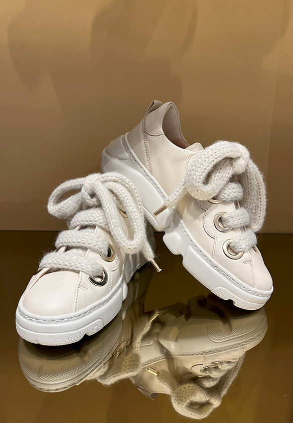 SNEAKERSY SOFT BUBBLE ZE SKÓRY JAGNIĘCEJ KREMOWE
