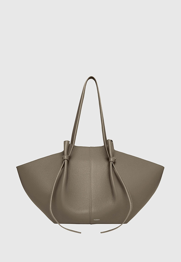TORBA LARGE MOCHI Z ZIARNISTEJ SKÓRY TAUPE
