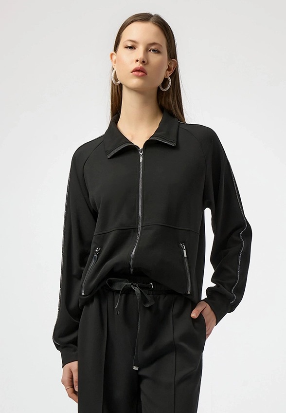 BLUZA Z DŻERSEJOWA Z ZAMKIEM CZARNA