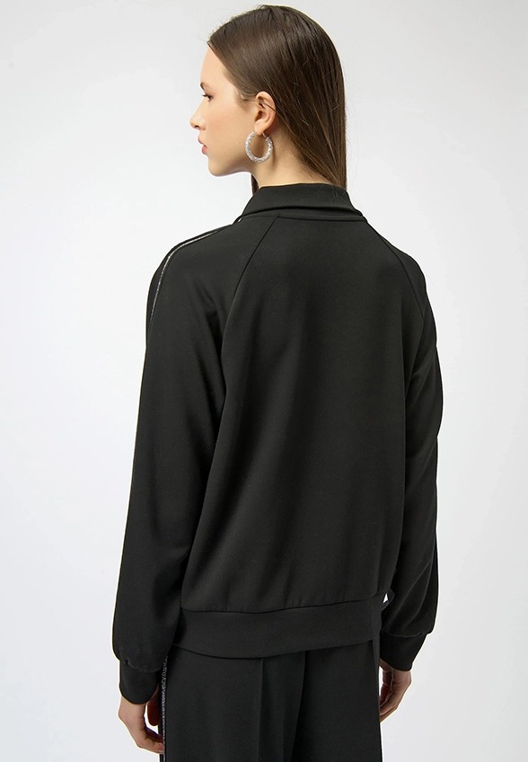 BLUZA Z DŻERSEJOWA Z ZAMKIEM CZARNA