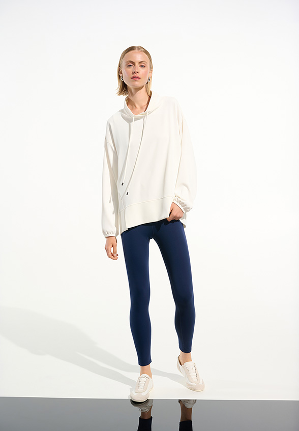 BLUZA Z ROZCIĘCIAMI KREMOWA