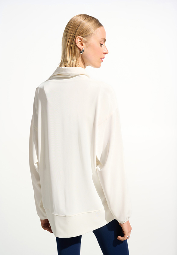 BLUZA Z ROZCIĘCIAMI KREMOWA
