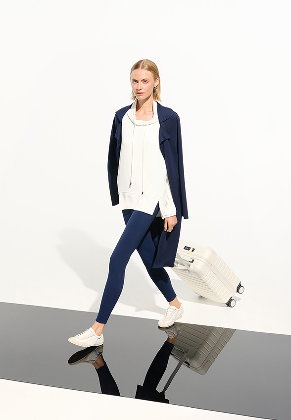 BLUZA Z ROZCIĘCIAMI KREMOWA