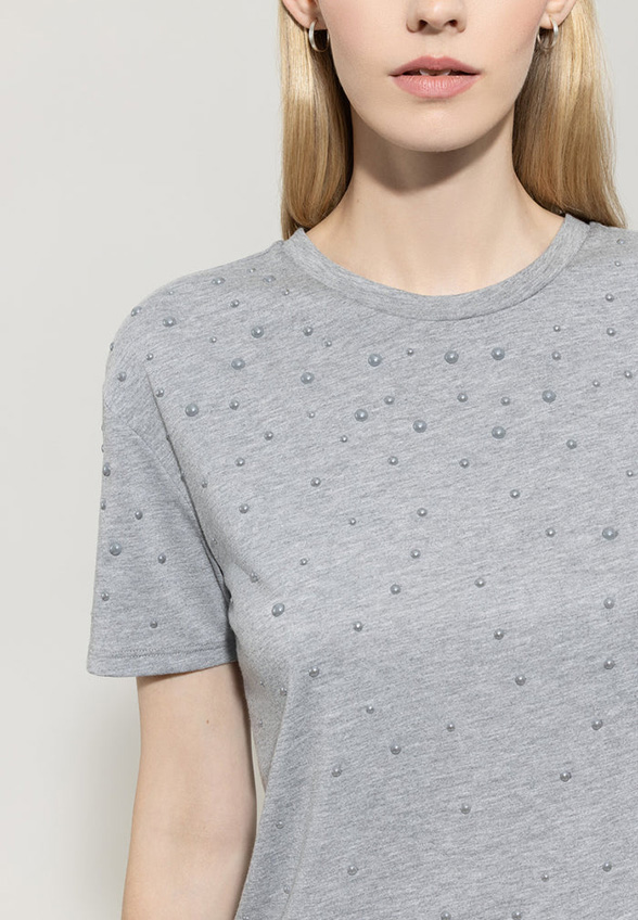 T-SHIRT Z PERŁOWYMI DETALAMI SZARY