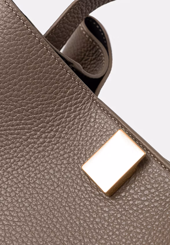 TORBA GYOZA TOTE Z ZIARNISTEJ SKÓRY TAUPE