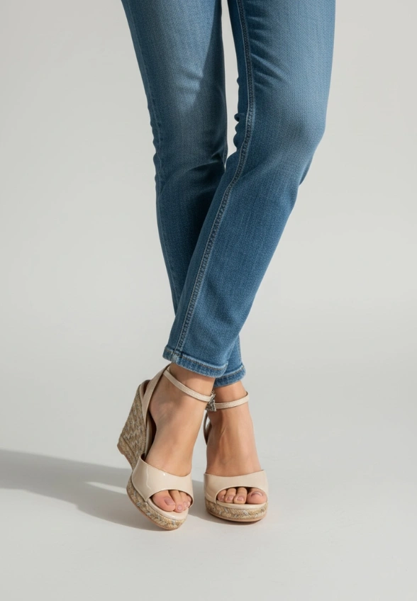 ESPADRYLE NA KOTURNIE KREMOWE