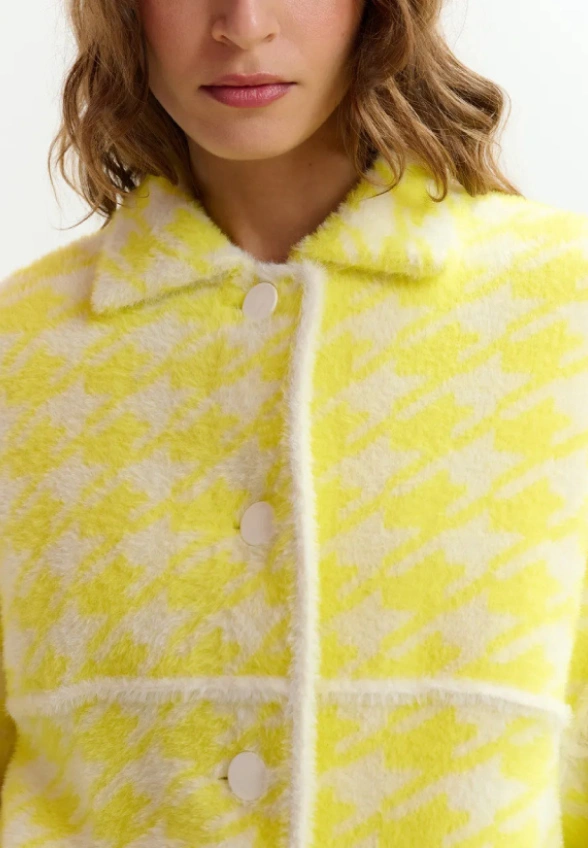 SWETER DZIANINOWY W PEPITKĘ BANANOWO ŻÓŁTY