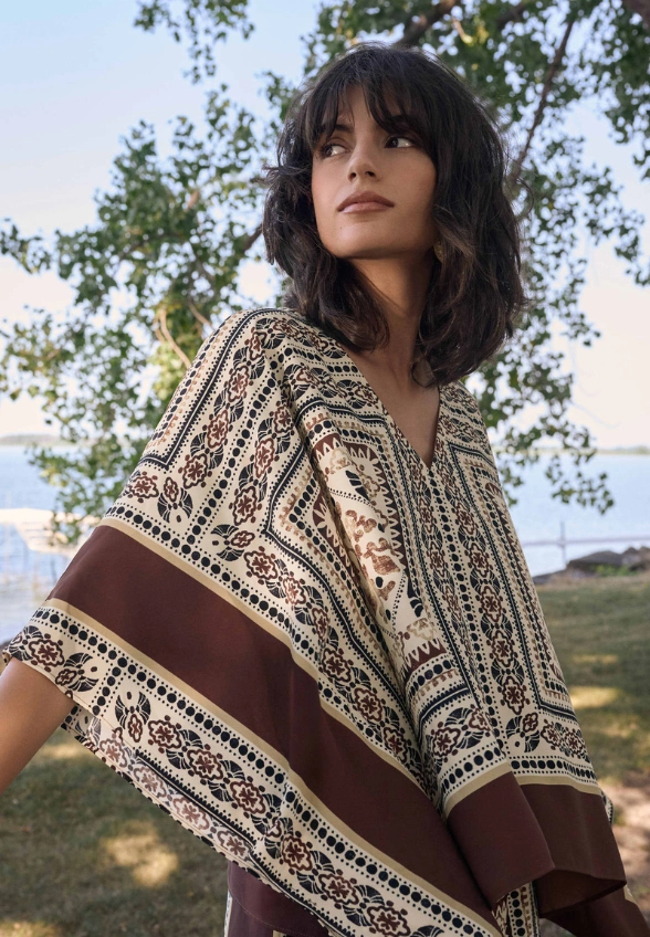 BLUZKA Z NADRUKIEM KREMOWO-BRĄZOWA