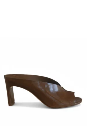 SANDAŁY Z LAKIEROWANEJ SKÓRY BRĄZOWE