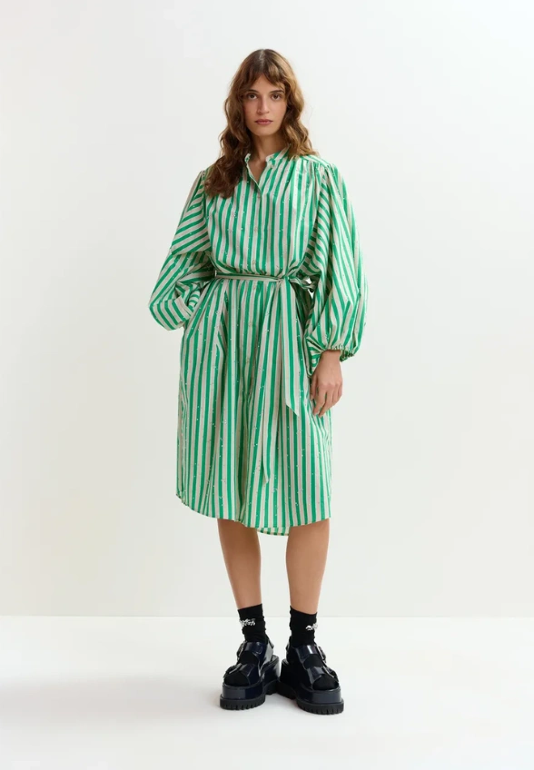 SUKIENKA OVERSIZE W PASKI ZIELONA