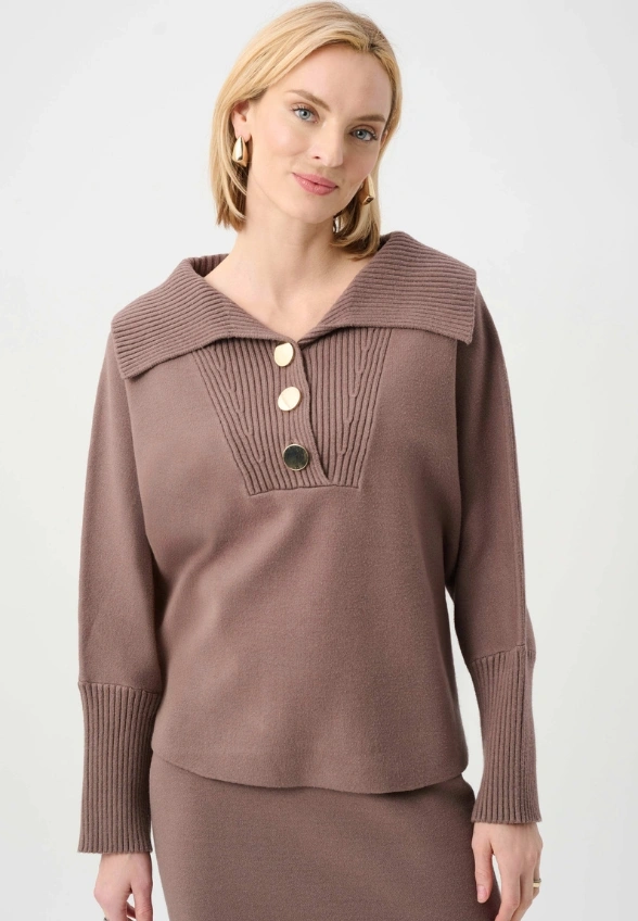 SWETER Z WISKOZY Z KOŁNIERZEM MOCHA