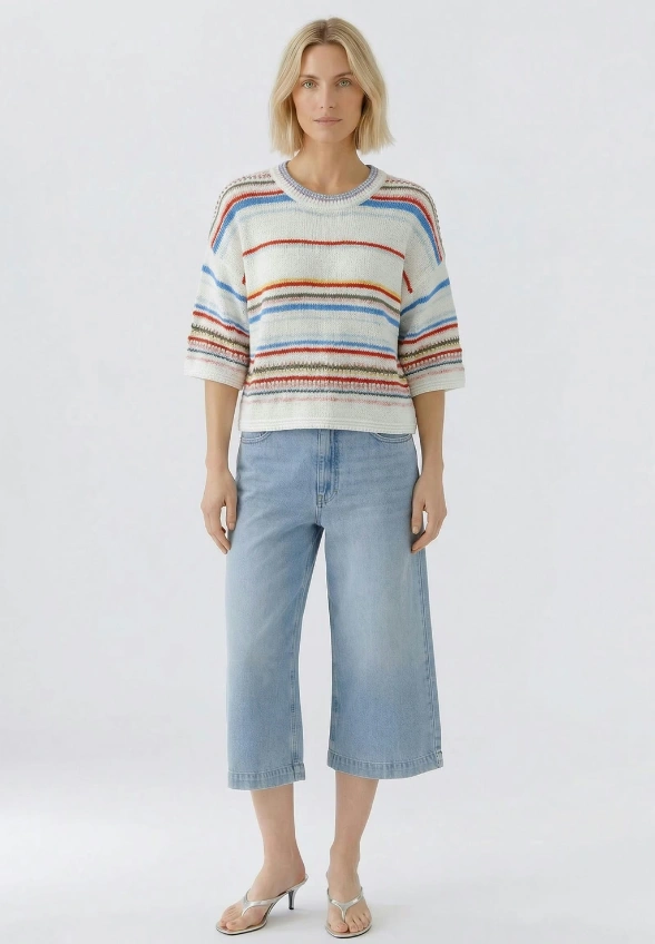 SWETER DZIANINOWY W PASKI BIAŁY