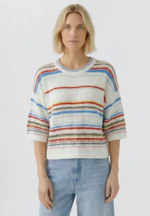 SWETER DZIANINOWY W PASKI BIAŁY