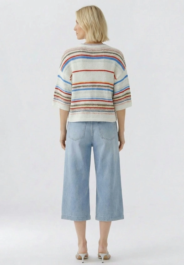 SWETER DZIANINOWY W PASKI BIAŁY