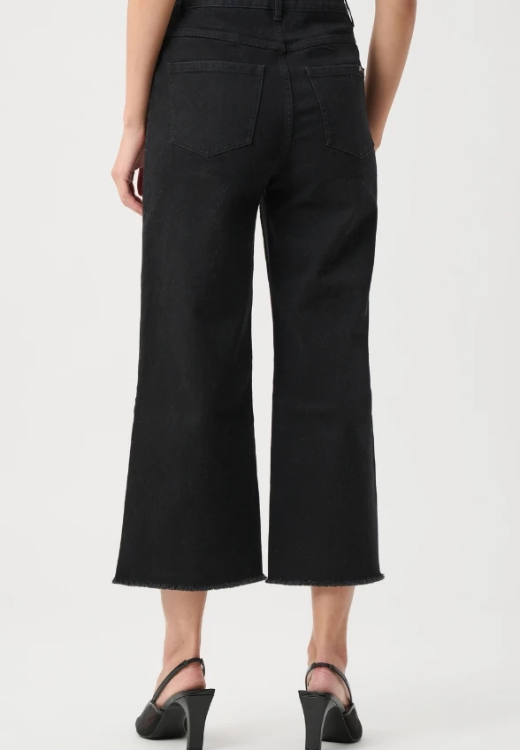 JEANSY CULOTTE Z OZDOBNYM SZWEM CZARNE
