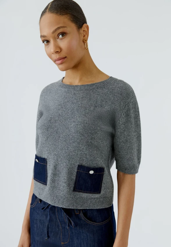 SWETER Z DENIMOWYMI KIESZONKAMI SZARY