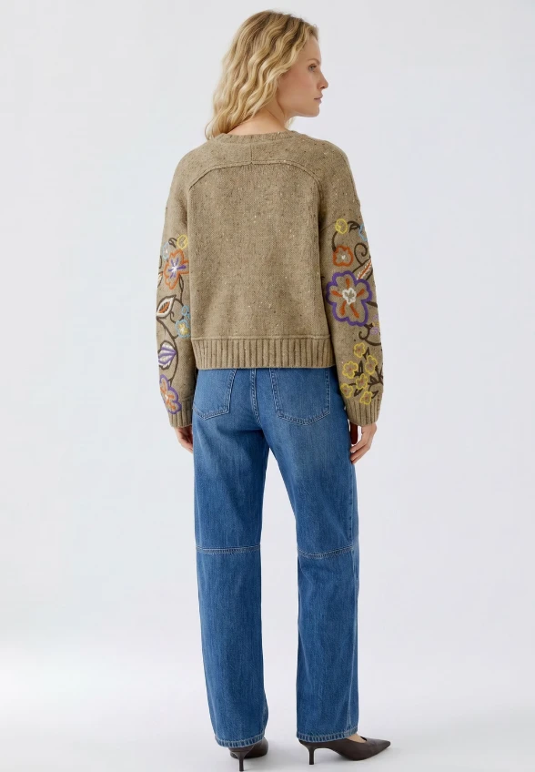 SWETER Z KWIATOWYM HAFTEM CIEMNY BEŻ