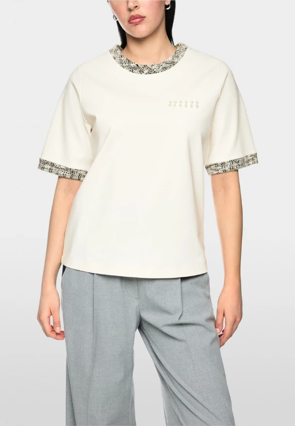 T-SHIRT Z APLIKACJĄ PERŁOWĄ ÉCRU