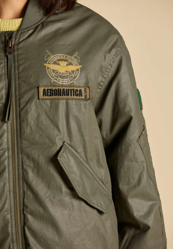 KURTKA BOMBER Z PRINTEM KHAKI