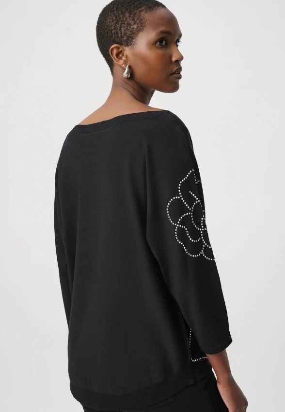 SWETER Z APLIKACJĄ KWIATOWĄ CZARNY