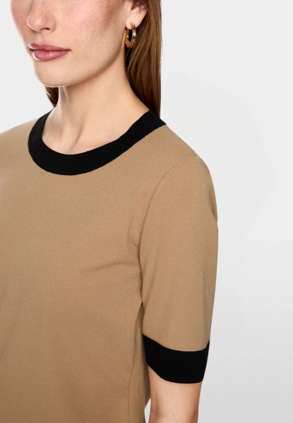SWETER Z DZIANINY WISKOZWEJ JASNY BRĄZ