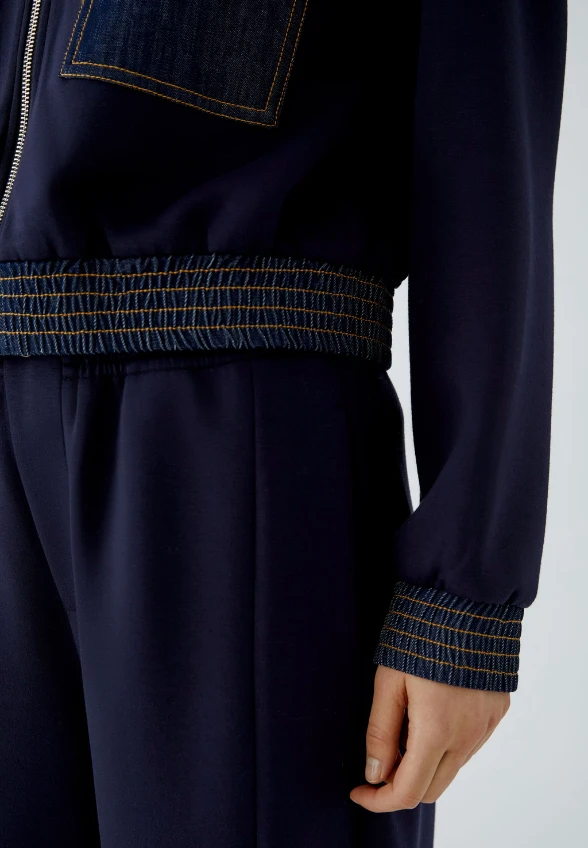 BLUZA Z NASZYWANYMI KIESZENIAMI GRANATOWA