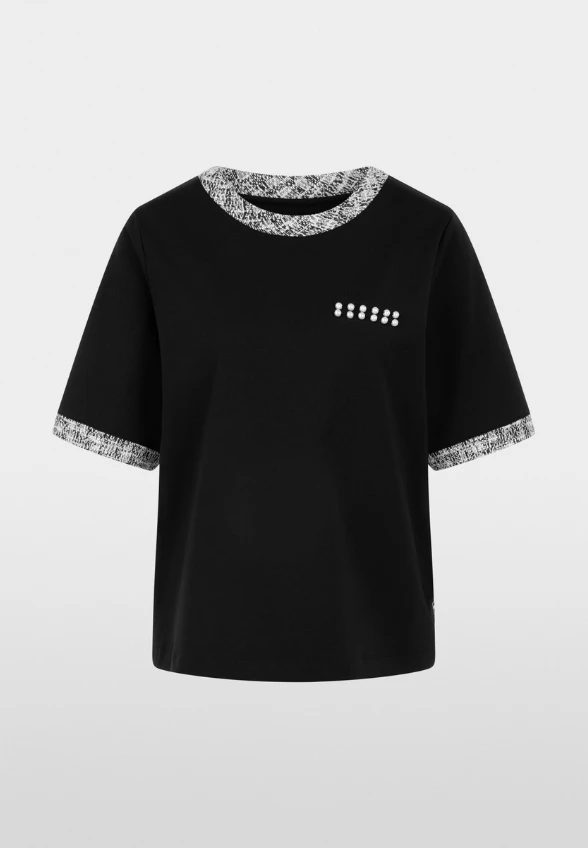 T-SHIRT Z APLIKACJĄ PEŁOWĄ CZARNY