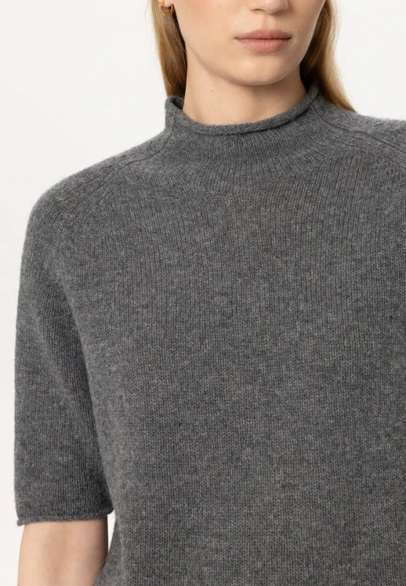 SWETER ZE STÓJKĄ ANTRACYTOWY