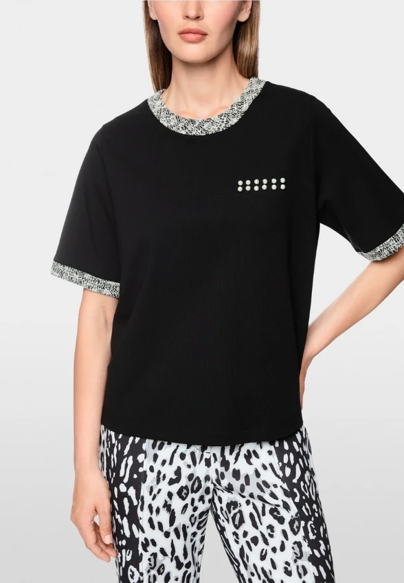 T-SHIRT Z APLIKACJĄ PEŁOWĄ CZARNY