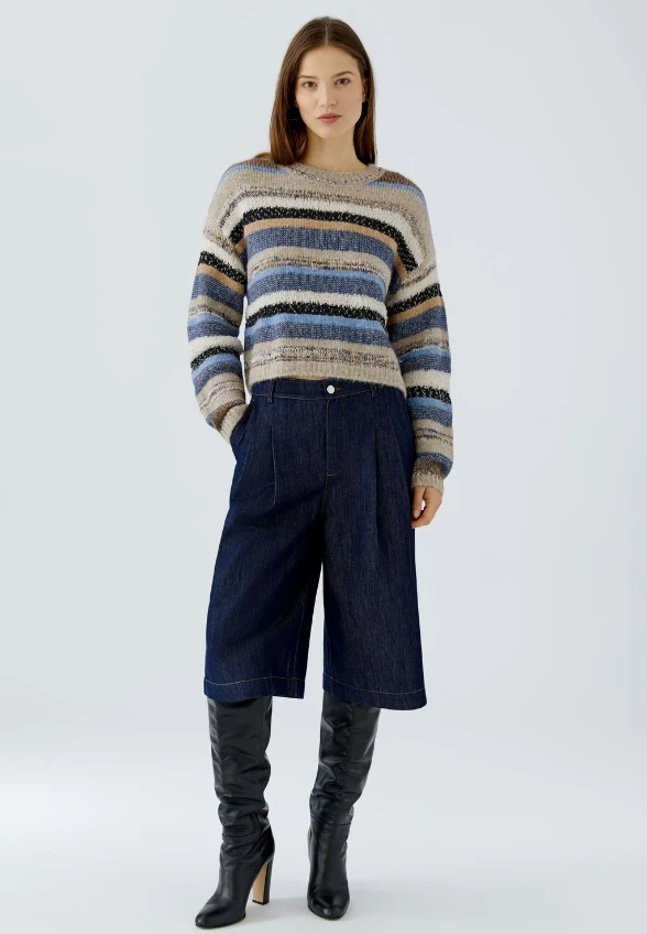 SWETER Z MIESZANKI MATERIAŁÓW BEŻOWO – NIEBIESKI