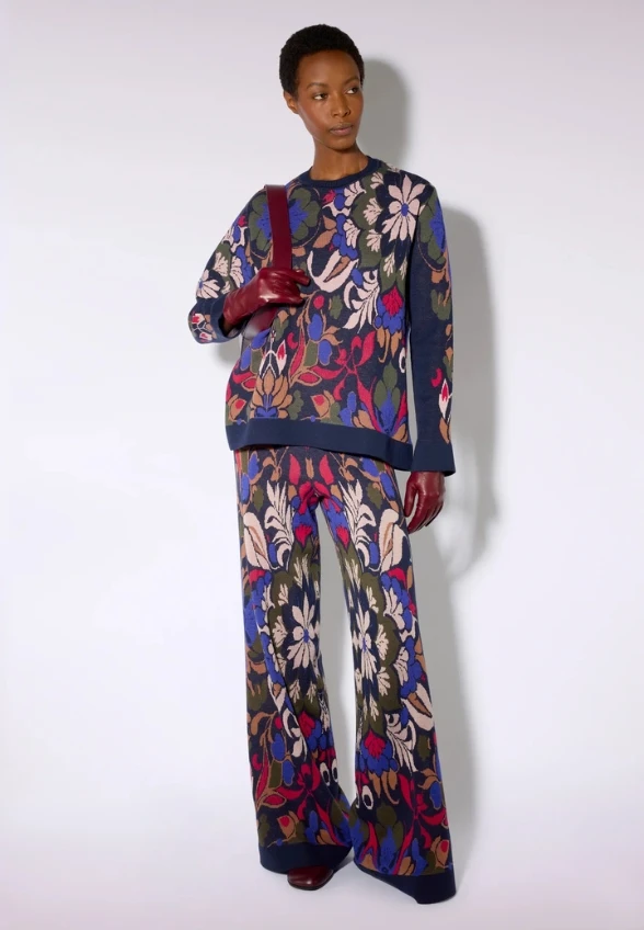 SWETER Z KOLOROWYM NADRUKIEM MULTI
