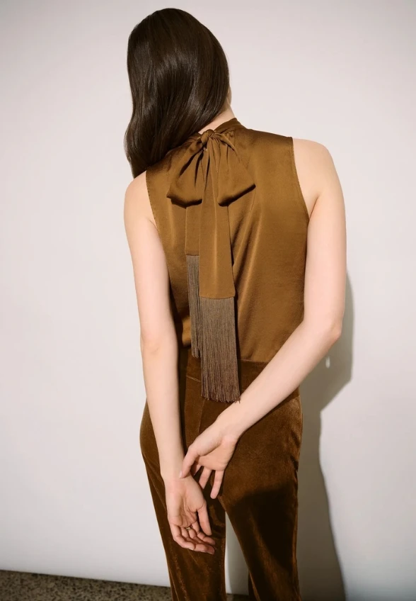 TOP HALTER Z KOKARDĄ OCHRA
