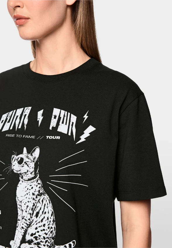 T-SHIRT Z MOTYWEM FESTIWALOWYM CZARNY