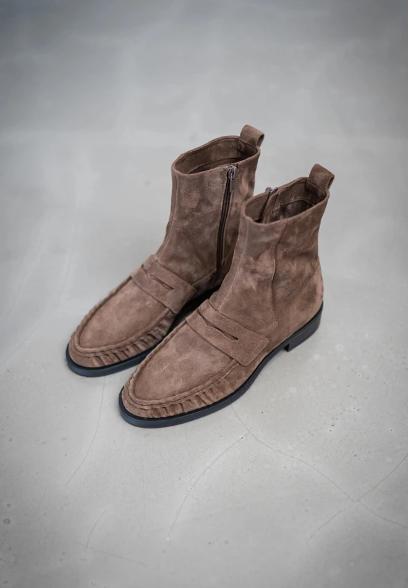 BOTKI MILL Z ZAMSZOWEJ SKÓRY TAUPE