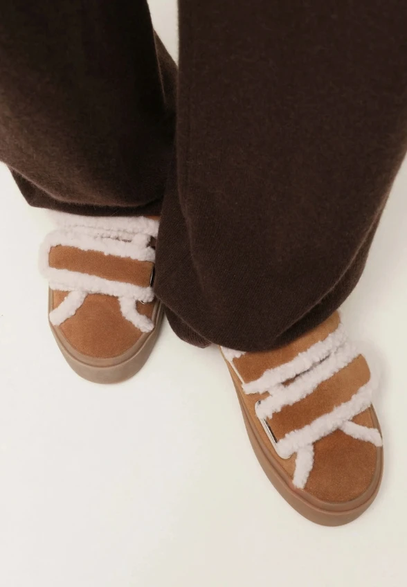 SNEAKERSY SHEARLING LOW VELCRO BRĄZOWE
