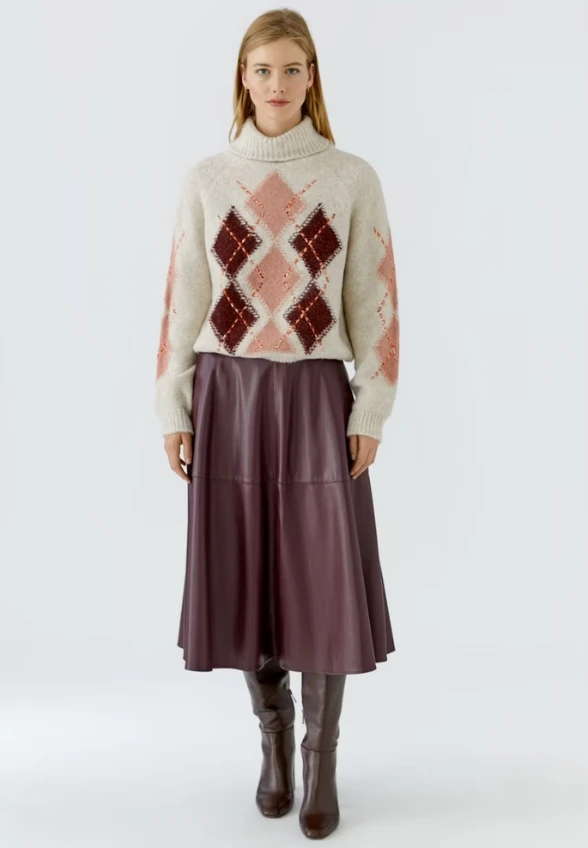SWETER Z GOLFEM W GEOMETRYCZNY WZÓR BEŻOWY